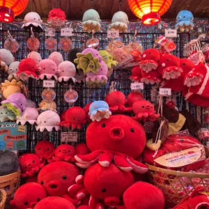 peluche de tako pieuvre symbole d'osaka au japon